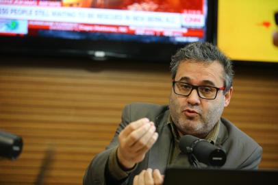  PORTO ALEGRE - BRASIL - Candidato ao Governo do estado pelo PSOL Roberto Robaina. (FOTO: LAURO ALVES)