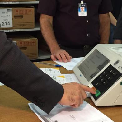 A pouco mais de uma semana das eleições, urnas eletrônicas passam por auditoria em Caxias do Sul