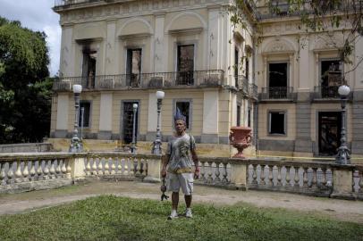 JosÃ© Urutau Guajajara, a member of the TenetehÃ¡ra-Guajajara tribe, at the burnt-out National Museum in Rio de Janeiro.JosÃ© Urutau Guajajara, a member of the TenetehÃ¡ra-Guajajara tribe, at the burnt-out National Museum in Rio de Janeiro, Sept. 6, 2018. Guajajara had been researching his peopleâs heritage in the museumâs archives. âThis is like a new genocide, as though they had slaughtered all these indigenous communities again,â he said. (Lianne Milton/The New York Times)Editoria: ILocal: RIO DE JANEIROIndexador: LIANNE MILTONSecao: EFonte: NYTNSFotógrafo: STR