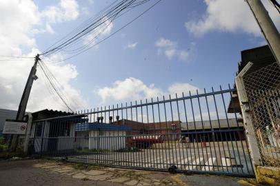  CAXIAS DO SUL, RS, BRASIL, 27/09/2018 - Após mudança ou falência, diversos pavilhões industriais ficaram abandonados ou foram demolidos. NA FOTO: abandono onde funcionava a Guerra. (Marcelo Casagrande/Agência RBS)