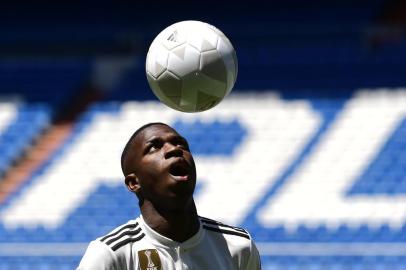 Real Madrids new Brazilian forward Vinicius Junior controls a ball during his official presentation at the Santiago Bernabeu Stadium in Madrid on July 20, 2018. / AFP PHOTO / PIERRE-PHILIPPE MARCOU