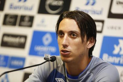  PORTO ALEGRE, RS, BRASIL, 01-10-2018. Jogadores do Grêmio Geromel e Luan fazem coletiva de imprensa no CT Luiz Carvalho. (CAMILA DOMINGUES/AGÊNCIA RBS)