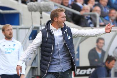  Hoffenheims German head coach Julian Nagelsmann reacts on the pitch during the German First division Bundesliga football match TSG 1899 Hoffenheim vs RB Leipzig in Sinsheim, Germany, on September 29, 2018. / AFP PHOTO / Daniel ROLAND / DFL REGULATIONS PROHIBIT ANY USE OF PHOTOGRAPHS AS IMAGE SEQUENCES AND/OR QUASI-VIDEO Editoria: SPOLocal: SinsheimIndexador: DANIEL ROLANDSecao: soccerFonte: AFPFotógrafo: STR