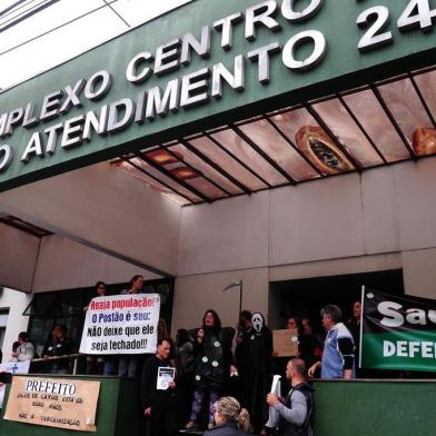  CAXIAS DO SUL, RS, BRASIL, 02/10/2018. Conselheiros de Saúde protestam contra fechamento do Postão 24H, para reformas, em Caxias do Sul. (Diogo Sallaberry/Agência RBS)