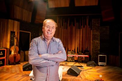  PORTO ALEGRE, RS, BRASIL, 12/06/2018 : Entrevista com Geoff Emerick, engenheiro de som inglês que gravou alguns dos principais discos dos Beatles. (Omar Freitas/Agência RBS)Indexador: Omar Freitas