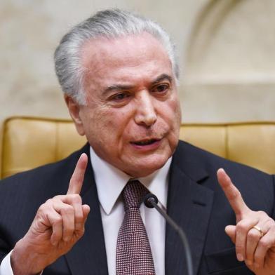  Brazilian President Michel Temer delivers a speech during a solemn session to mark the 30th anniversary of the 1988 Brazilian Constitution at the Supreme Court plenary, in Brasilia on October 4, 2018. / AFP PHOTO / EVARISTO SAEditoria: POLLocal: BrasíliaIndexador: EVARISTO SASecao: constitutionFonte: AFPFotógrafo: STF