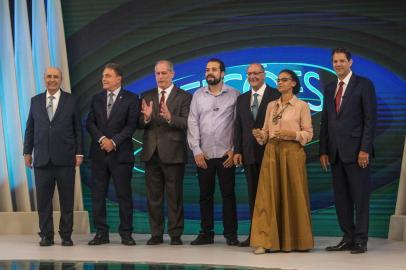 Brazilian presidential candidates (L to R) Henrique Meirelles (MDB), Alvaro Dias (Podemos), Ciro Gomes (PDT) , Guilherme Boulos (PSOL), Geraldo Alckmin (PSDB), Marina Silva (Rede) and Fernando Haddad (PT) take part in the presidential debate ahead of the October 7 general election, at Globo television network headquarters in Rio de Janeiro, Brazil on October 04, 2018. Right-wing frontrunner Jair Bolsonaro, who was stabbed on September 6 during a campaign rally in the southern state of Minas Gerais, is absent due to medical reasons.  / AFP PHOTO / Daniel RAMALHO