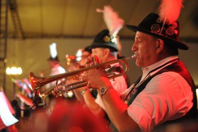  Banda alemã  Trachtenkapelle D Rauschberger-ZellBlumenau oitava noite de Oktoberfest