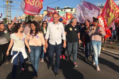 Caminhada de Miguel Rossetto (PT) pela Lomba do Pinheiro, em Porto Alegre, à véspera da eleição de 2018 (06/10/2018)