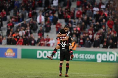 PR - CAMPEONATO BRASILEIRO - ATLETICO PR X AMERICA-MG - ESPORTES -  Pablodo Atlético-PR, comemora seu gol durante partida do Campeonato Brasileiro, realizada na Arena da Baixada, em Curitiba, neste sabado (06). Foto: Geraldo Bubniak /AGB