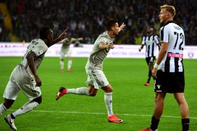 Juventus Portuguese forward Cristiano Ronaldo (C) celebrates after scoring their second goal during the Italian Serie A football match Udinese Calcio vs Juventus FC at the Dacia Arena stadium in Udine on October 6, 2018. / AFP PHOTO / Miguel MEDINA