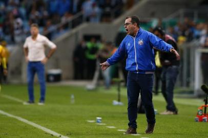 Grêmio enfrenta o Bahia na Arena pela 28ª rodada do Brasileirão. No lance, a lesão de Everton