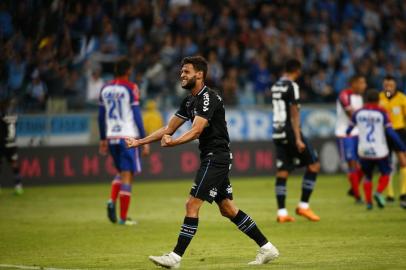 Grêmio enfrenta o Bahia na Arena pela 28ª rodada do Brasileirão. No lance, Juninho Capixaba comemora gol