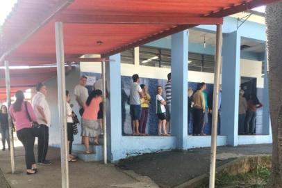 Voto na Escola Estadual de Ensino Médio Tuiutí, em Gravataí