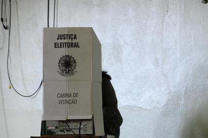  CAXIAS DO SUL, RS, BRASIL, 07/10/2018. Movimentação eleitoral no dia das eleições gerais de 2018 em Caxias do Sul. Na foto, Escola Municipal de 1º Grau Angelina Sassi Comandulli, no bairro Santa Fé. (Porthus Junior/Agência RBS)