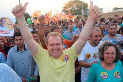 Mauro Carlesse durante ato de campanha no Tocantins