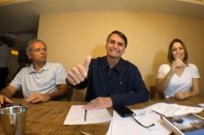  Jair Bolsonaro em sua casa 