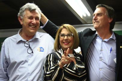  ESTEIO, RS, BRASIL - 29/08/2018 - Candidato do PSL para a Presidência da República, Jair Bolsonaro esteve na Expointer nesta quarta-feira (29). Foto: Luis Carlos Heinze, Carmem Flores e Bolsonaro (ANSELMO CUNHA/ESPECIAL)