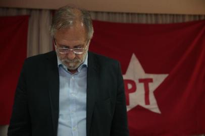  PORTO ALEGRE, RS, BRASIL, 17-10-2018. Movimentação do comitê do candidato a governador Miguel Rosseto (PT). Na foto: Senador reeleito Paulo Paim (PT) (ANDRÉ ÁVILA/AGÊNCIA RBS)