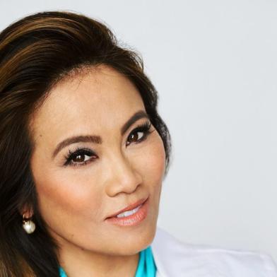 Dermatologista america Sandra Lee, conhecida como Dr. Pimple Popper.