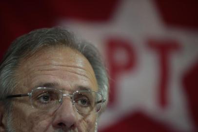  PORTO ALEGRE, RS, BRASIL, 17-10-2018. Movimentação do comitê do candidato a governador Miguel Rosseto (PT). Na foto: Senador reeleito Paulo Paim (PT) (ANDRÉ ÁVILA/AGÊNCIA RBS)