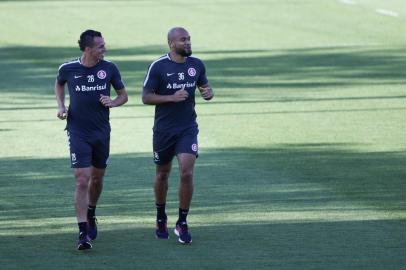  PORTO ALEGRE, RS, BRASIL, 08-10-2018. Inter treina no CT Parque Gigante. Na foto: Damião e Moledo. (ISADORA NEUMANN/AGÊNCIA RBS)