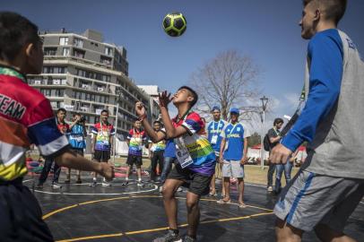  Jogos Olimpicos da Juventude Buenos Aires 2018 â 08/10/2018 - Jogos Olimpicos da Juventude 2018 - Mascote do Time Brasil foi entregue aos jovens tailandeses presos na mina que defendem o Javalis Selvagens Vila Olimpica.  Foto: Jonne Roriz/Exemplus/COBLocal: Buenos AiresFonte: Jonne Roriz/Exemplus/COB