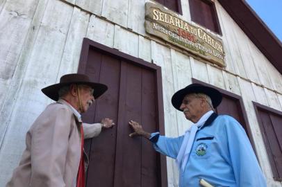 Virgílio Bernardino de Lemos (dir.) organizou o primeiro rodeio do Rio Grande do Sul em Esmeralda, em 1951