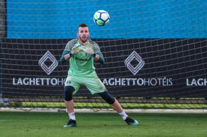 RS - FUTEBOL/TREINO GREMIO  - ESPORTES - Jogadores do Gremio realizam treino durante a tarde desta quinta-feira no Centro de Treinamentos Luiz Carvalho, na preparacao para o Campeonato Brasileiro 2018. FOTO: LUCAS UEBEL/GREMIO FBPA