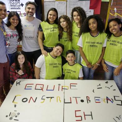  PORTO ALEGRE, RS, BRASIL, 10/10/2018: A equipe de robótica Construtores SH,  da escola municipal Sant Hilaire, de Porto Alegre está fazendo uma vaquinha online para participar da a regional do Campeonato FLL, em Pelotas. (CAMILA DOMINGUES/AGÊNCIA RBS)