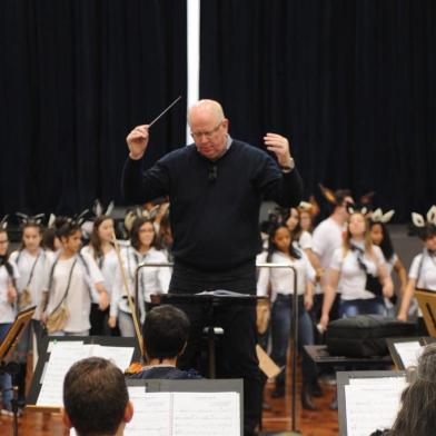  CAXIAS DO SUL, RS, BRASIL, 05/10/2018. Projeto Quinta Sinfônica promove concerto especial do Dia das Crianças, com releitura das obras Os Saltimbancos e Pedro e O Lobo. (Lucas Amorelli/Agência RBS)