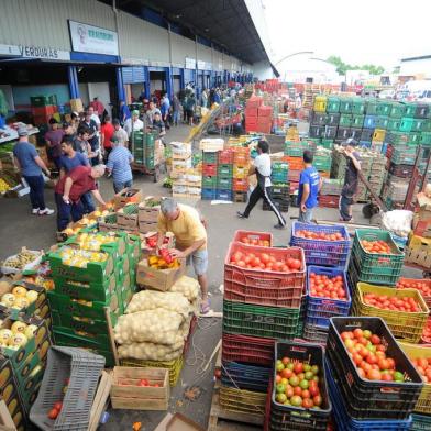  CAXIAS DO SUL, RS, BRASIL 11/10/2018Boxistas da Ceasa Serra reclamam do valor do lance mínimo para continuarem utilizando os espaços para a venda de hortifrutigranjeiros. (Felipe Nyland/Agência RBS)