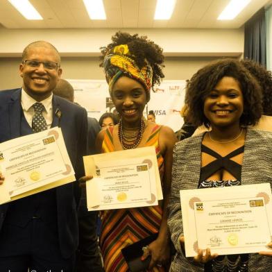 A advogada pelotense Lisiane Lemos foi uma das premiadas entre os cem jovens negros mais influentes do mundo, na área do Empreendedorismo. O prêmio é uma iniciativa do Most Influential People of Africa Descent (MIPAD), destinado aos afrodescendentes mais influentes do mundo. A cerimônia de premiação foi realizada em Nova York. Com Marcus Marinho - Diplomata - e  Nina Silva - Executiva de Tecnologia e Presidente do Movimento Black Money