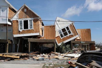 Florida  Panhandle Faces Major Destruction  After Hurricane Michael Hits As Category 4 StormMEXICO BEACH, FL - OCTOBER 11: Damaged homes are seen after Hurricane Michael passed through the area on October 11, 2018 in Mexico Beach, Florida. The hurricane hit the panhandle area with category 4 winds causing major damage.   Joe Raedle/Getty Images/AFPEditoria: DISLocal: Mexico BeachIndexador: JOE RAEDLEFonte: GETTY IMAGES NORTH AMERICAFotógrafo: STF