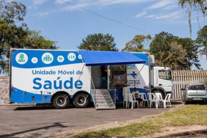 Porto Alegre, RS 08.10.2018: A nova Unidade MÃ³vel de SaÃºde (UMS), doada pelo POA SolidÃ¡ria, parceria entre voluntÃ¡rios e Prefeitura de Porto Alegre, realizou atendimento nesta segunda-feira (8), aos moradores da Vila dos Sargentos, na capital. Foto: Luciano Lanes/PMPA