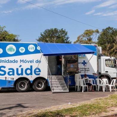 Porto Alegre, RS 08.10.2018: A nova Unidade MÃ³vel de SaÃºde (UMS), doada pelo POA SolidÃ¡ria, parceria entre voluntÃ¡rios e Prefeitura de Porto Alegre, realizou atendimento nesta segunda-feira (8), aos moradores da Vila dos Sargentos, na capital. Foto: Luciano Lanes/PMPA