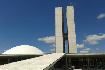 O Senado Federal está sediado na cúpula côncova, voltada para baixo, em cima do prédio principal do Congresso, ao lado das torres que o separam da cúpula convexa, voltada para cima, onde fica a Câmara dos Deputados. O complexo foi projetado pelo arquiteto Oscar Niemeyer e, em 2007, tombado como patrimônio nacional pelo Iphan.