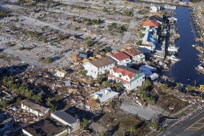 Florida  Panhandle Faces Major Destruction  After Hurricane Michael Hits As Category 4 StormMEXICO BEACH, FL - OCTOBER 12: Homes and businesses along US 98 are left in devastation by Hurricane Michael on October 12, 2018 in Mexico Beach, Florida. At least 13 people have been killed along the storms path since Hurricane Michael made landfall along the Florida Panhandle Wednesday as a Category 4 storm.   Mark Wallheiser/Getty Images/AFPEditoria: DISLocal: Mexico BeachIndexador: MARK WALLHEISERFonte: GETTY IMAGES NORTH AMERICAFotógrafo: STR