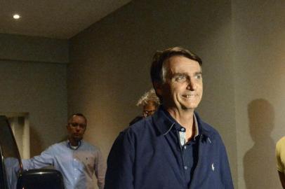  O candidato do PSL à Presidência da República, Jair Bolsonaro, fala à imprensa após gravação de campanha, no bairro Jardim Botânico, Rio de Janeiro. Foto: Fernando Frazão/Agência BrasilIndexador: Fernando FrazÃ¿Â£o/AgÃ¿Âªncia Br