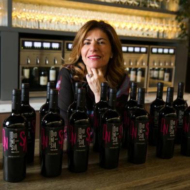  PORTO ALEGRE, RS, BRASIL, 08-10-2018. Empresária Jaqueline Meneghetti cria vinho Dionisia.  (FOTO ANDRÉA GRAIZ/AGÊNCIA RBS) Indexador: Anderson Fetter