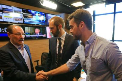  PORTOALEGRE-RS-BR - 16.10.2018Debate entre os candidatos Eduardo Leite e José Ivo sartoti, na rádio Gaúcha.FOTÓGRAFO: TADEU vILAN I AGÊNCIA RBS 