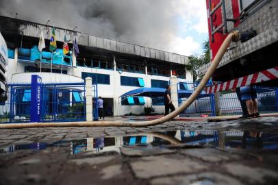  CAXIAS DO SUL, RS, BRASIL, 16/10/2018Incêndio na empresa Dalmac no bairro São José. (Lucas Amorelli/Agência RBS)