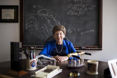 Margaret Kivelson, a physicist and planetary scientist, at her office at the University of California, Los Angeles.Margaret Kivelson, a physicist and planetary scientist, at her office at the University of California, Los Angeles, Sept. 5, 2018. For forty years, Kivelson has been uncovering the outer solar systemâs secrets. Few scientists know more about the mysteries of Jupiter and its icy moons. (Jenna Schoenefeld/The New York Times)Editoria: ALocal: LOS ANGELESIndexador: JENNA SCHOENEFELDFonte: NYTNSFotógrafo: STR