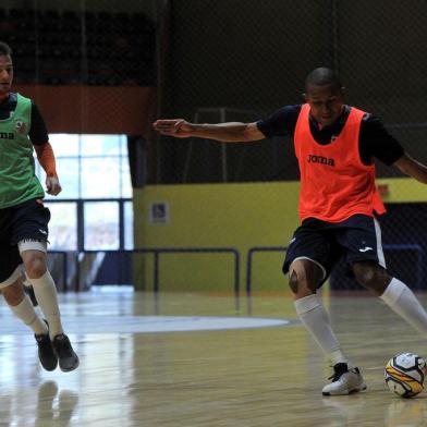  CARLOS BARBOSA, RS, BRASIL 14/08/2018ACBF treina em seu ginásio antes de embarcar para o Mundial de Futsal  que será disputado na Tailandia. (Felipe Nyland/Agência RBS)