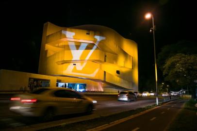  PORTO ALEGRE, RS, BRASIL, 16-10-2018. Jantar para convidados na Fundação Iberê Camargo marca a abertura da loja temporária da Louis Vuitton no Iguatemi Porto Alegre. - (FOTO ANDRÉA GRAIZ/AGÊNCIA RBS)Indexador: Anderson Fetter