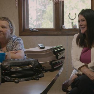 2Making a Murderer: Part 2. Dolores Avery e Avery Kathleen Zellner, mãe e advogada de StevenIndexador: Netflix