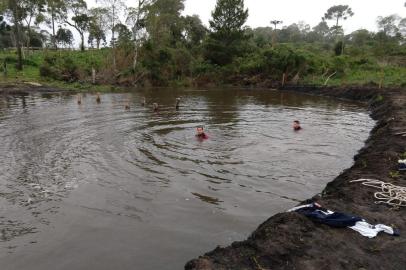 RIO NEGRINHO, SANTA CATARINA, BRASIL (18/10/2018): Mãe e filho morrem afogados em açude em Rio Negrinho