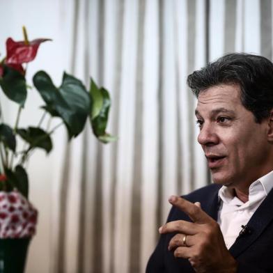  SÃO PAULO, SP, BRASIL, 17/10/2018 - Fernando Haddad concede entrevista para Gaúcha ZH, com as colunistas Rosane de Oliveira e Carolina Bahia, em São Paulo.(FOTOGRAFO: CARLOS MACEDO / AGENCIA RBS)Indexador: Carlos Macedo