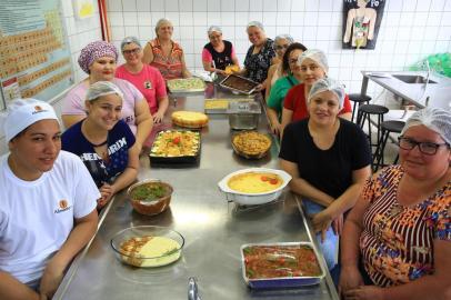  SAPUCAIA DO SUL - RS-BR 18.10.2018Master Sene.concurso de culinára voltado para as cozinheiras das escolas municipais de Sapucaia do Sul, batizado de Master Sene. Elas vão apresentar seus pratos para uma comissão julgadora.FOTÓGRAFO: TADEU VILANI AGÊNCIA RBS