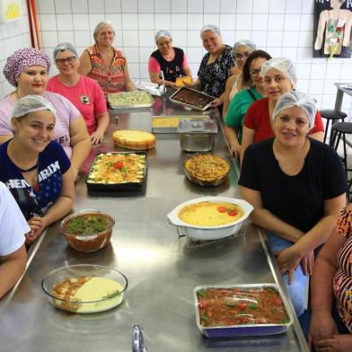  SAPUCAIA DO SUL - RS-BR 18.10.2018Master Sene.concurso de culinára voltado para as cozinheiras das escolas municipais de Sapucaia do Sul, batizado de Master Sene. Elas vão apresentar seus pratos para uma comissão julgadora.FOTÓGRAFO: TADEU VILANI AGÊNCIA RBS